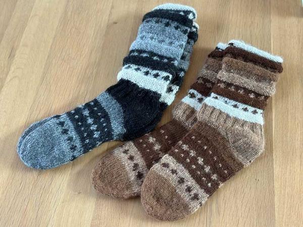 Handgestrickte Baby Alpaka Socken mit Muster